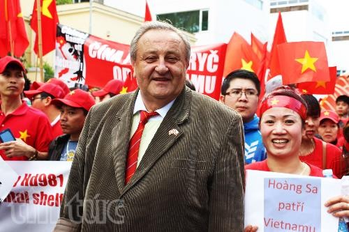 Tschechisch-vietnamesischer Verband weist verfälschte Argumente über die Lage im Ostmeer zurück - ảnh 1